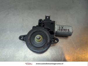 O194004 Gebruikte motor electrisch raam Mazda 2.