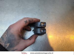 O194041 Gebruikte schakelaar elektrisch raam Renault Twingo