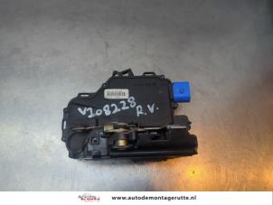 O194119 Gebruikte slotmechaniek portier 4deurs rechts-voor Skoda Fabia