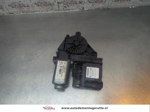 O194266 Gebruikte raammotor portier Skoda Octavia