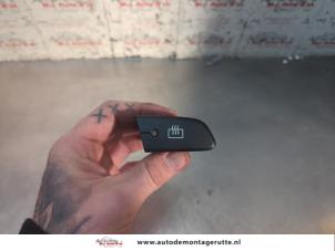 O194342 Gebruikte verwarmingsschakelaar achterruit Citroen C1