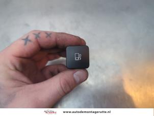 O194377 Gebruikte schakelaar tankklep Citroen C4