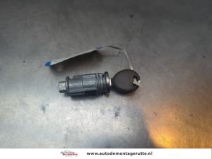 O194397 Gebruikte portierslot cilinder links Chrysler PT Cruiser