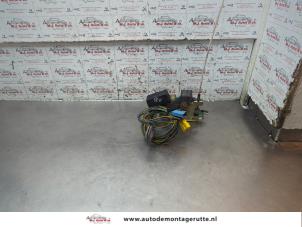 O194429 Gebruikte slotmechaniek portier 2deurs rechts Mercedes Sprinter