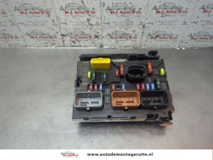 O194442 Gebruikte zekeringkast Peugeot 207
