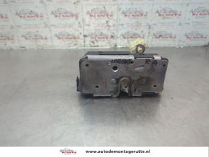 O194457 Gebruikte portierslot mechaniek 4deurs rechts-achter Opel Corsa