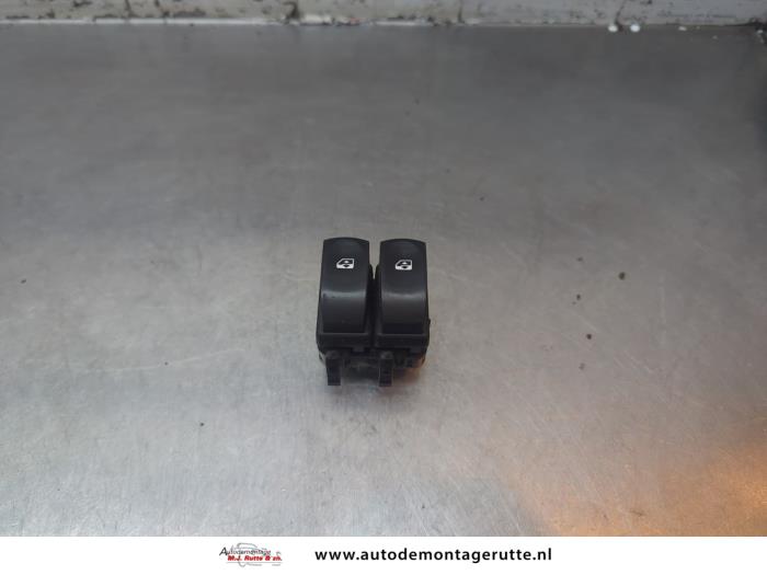 Gebruikte Schakelaar Elektrisch Raam Renault Twingo O194493
