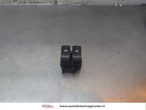 O194493 Gebruikte schakelaar elektrisch raam Renault Twingo
