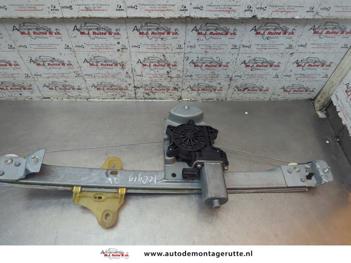 Gebruikte Ruitmechaniek 4Deurs rechts-voor Renault Clio O194520