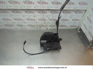 O194521 Gebruikte portierslot mechaniek 4deurs rechts-voor Renault Clio