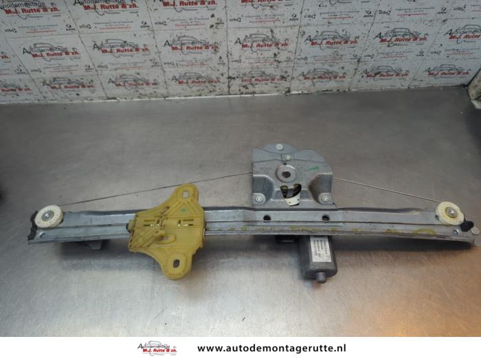 Gebruikte Ruitmechaniek 4Deurs links-voor Renault Clio O194532