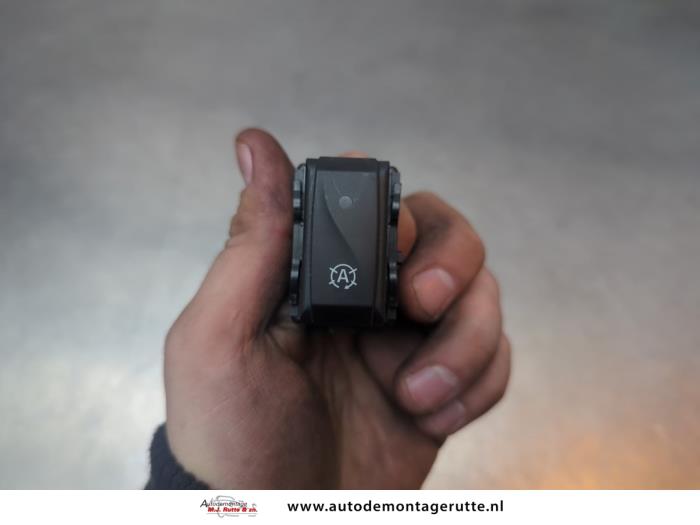 Gebruikte Start/Stop schakelaar Renault Clio O194546