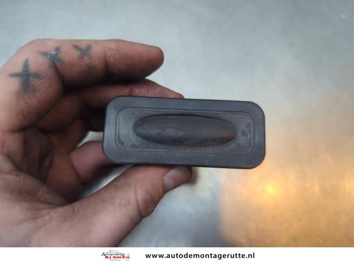 Gebruikte Schakelaar achterklep Renault Clio O194550