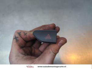 O194554 Gebruikte gevarenlicht schakelaar Renault Clio