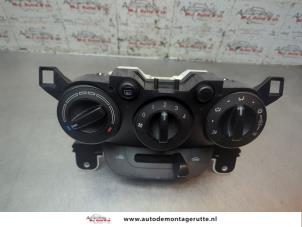 O194587 Gebruikte chaufage bedieningspaneel Mazda 2.