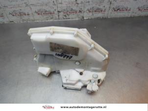 O194622 Gebruikte portierslot mechaniek 4deurs rechts-voor Suzuki Splash