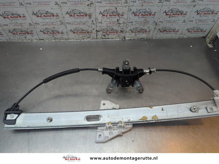 Gebruikte Ruitmechaniek 4Deurs links-achter Mazda 2. O194656