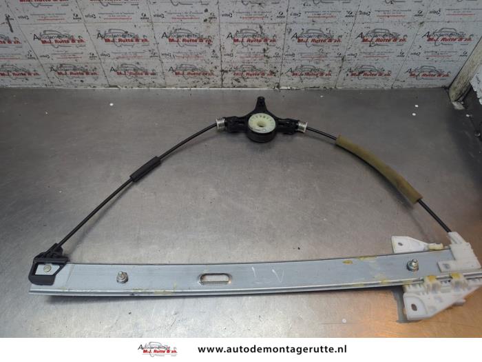 Gebruikte Ruitmechaniek 4Deurs links-voor Mazda 2. O194657