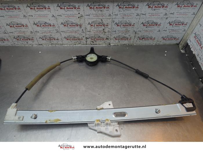 Gebruikte Ruitmechaniek 4Deurs rechts-voor Mazda 2. O194658
