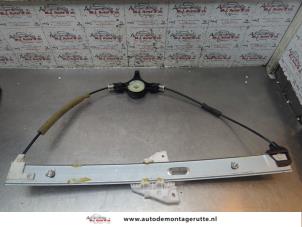 O194658 Gebruikte ruitmechaniek 4deurs rechts-voor Mazda 2.