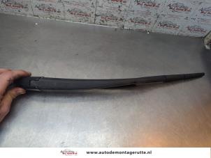 O194660 Gebruikte ruitenwisserarm achter Mazda 2.