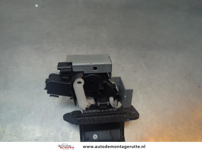 Gebruikte Achterklep Slotmechaniek Mazda 2. O194662