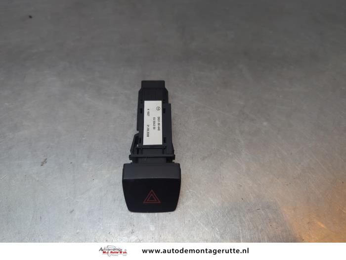 Gebruikte Paniekverlichtings Schakelaar Mazda 2. O194666