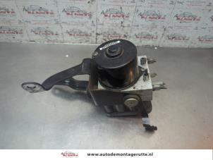 O194671 Gebruikte abs pomp Mazda 2.