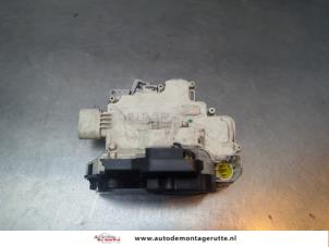 O194694 Gebruikte slotmechaniek portier 4deurs links-voor Audi A3
