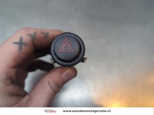 O194702 Gebruikte gevarenlicht schakelaar Saab 9-3