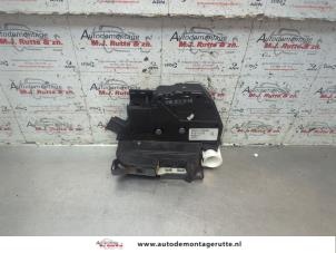 O194711 Gebruikte deurslot mechaniek 4deurs links-voor Renault Clio