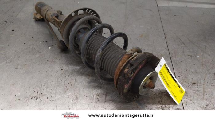 Gebruikte Veerpoot links-voor Volkswagen Polo O194726
