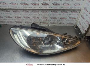 O194756 Gebruikte rechter koplamp Peugeot 206