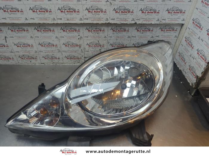 Gebruikte Linker Koplamp Peugeot 107 O194794