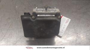 O194867 Gebruikte abs pomp Peugeot 107