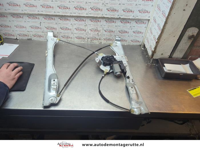 Gebruikte Ruitmechaniek 4Deurs links-voor Renault Clio O194869