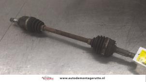 O194877 Gebruikte steekas links-voor Toyota Aygo