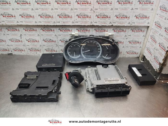 Gebruikte Contactslot + computer Mercedes Citan O194882