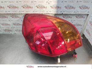 O194954 Gebruikte achterlicht rechts Subaru Outback