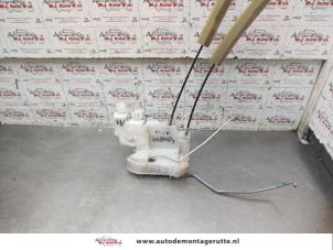 O194972 Gebruikte portierslot mechaniek 4deurs links-voor Subaru Outback