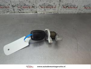 O194993 Gebruikte cilinderslot portier links Renault Clio