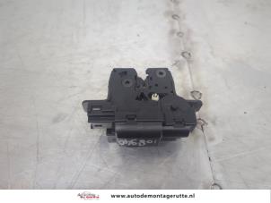 O195030 Gebruikte slotmechaniek achterklep Nissan Micra