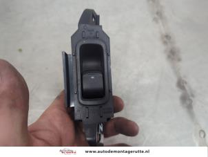 O195045 Gebruikte schakelaar elektrisch raam Subaru Outback