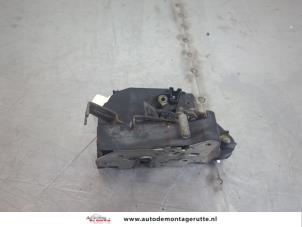 O195069 Gebruikte deurslot mechaniek 4deurs links-voor Landrover Range Rover
