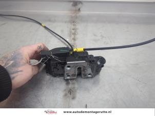 O195121 Gebruikte deurslot mechaniek 2deurs links Mercedes Citan