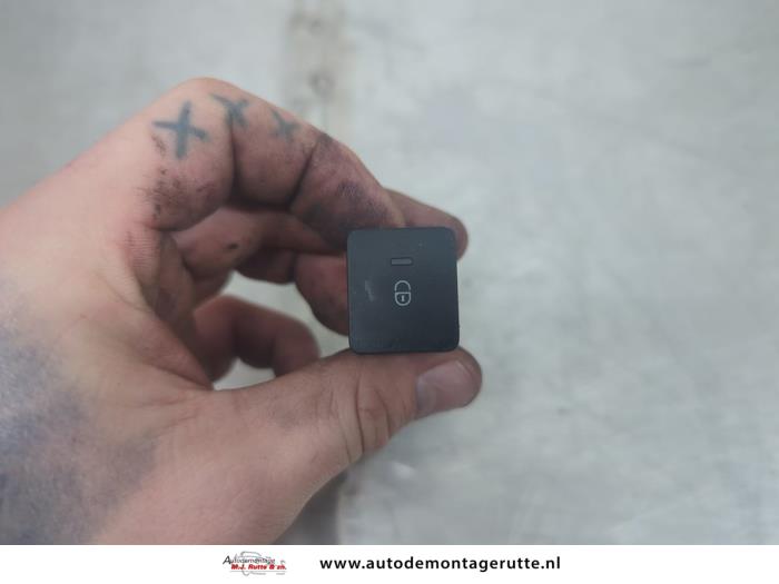 Gebruikte Schakelaar Centr. Deurvergrendeling Mercedes Citan O195122