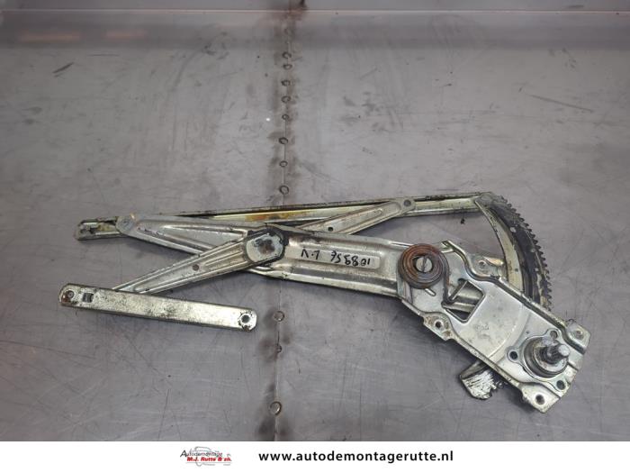 Gebruikte Raammechaniek 4Deurs links-voor Suzuki Alto O195117