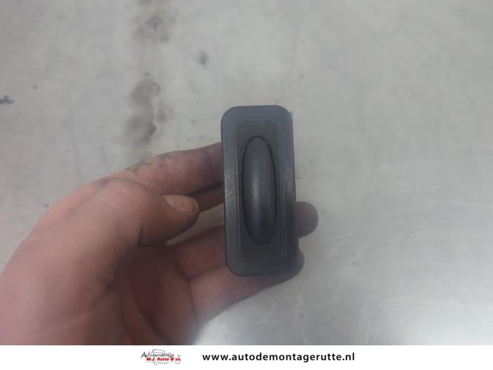 Gebruikte Schakelaar achterklep Renault Scenic O195163