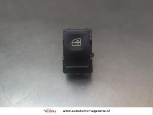 O195212 Gebruikte schakelaar elektrisch raam Renault Scenic