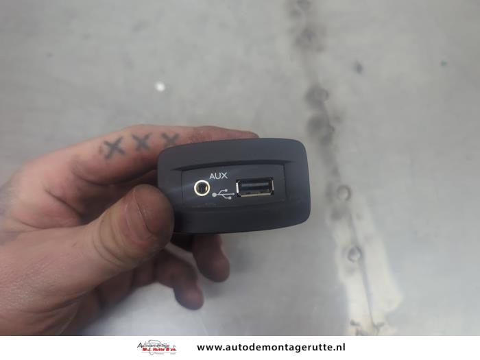 Gebruikte AUX/USB aansluiting Renault Scenic O195194